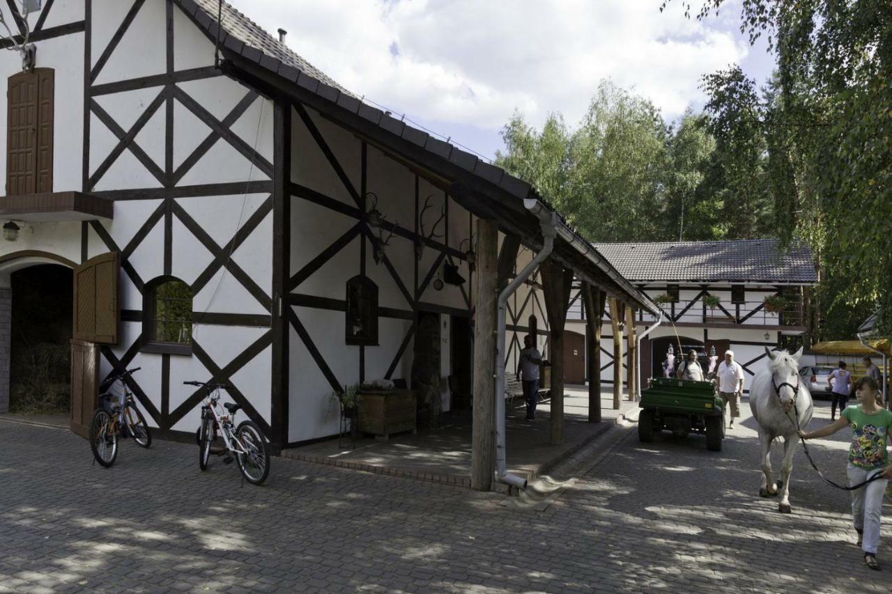 Park Lesny 'U Kaczyny' Hotell Rogow Eksteriør bilde